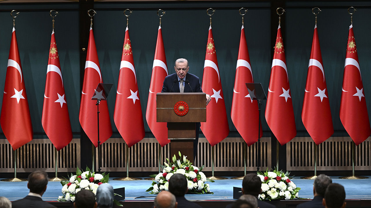 Cumhurbaşkanı Erdoğan'dan İmamoğlu olaylarına tepki: Muhalefet  şuursuzluk örneği geçirmiştir! Cumhurbaşkanı Erdoğan'dan muhalefete rest: Cesaretiniz varsa usulsüzlüklerin hesabını verin - 2. Resim