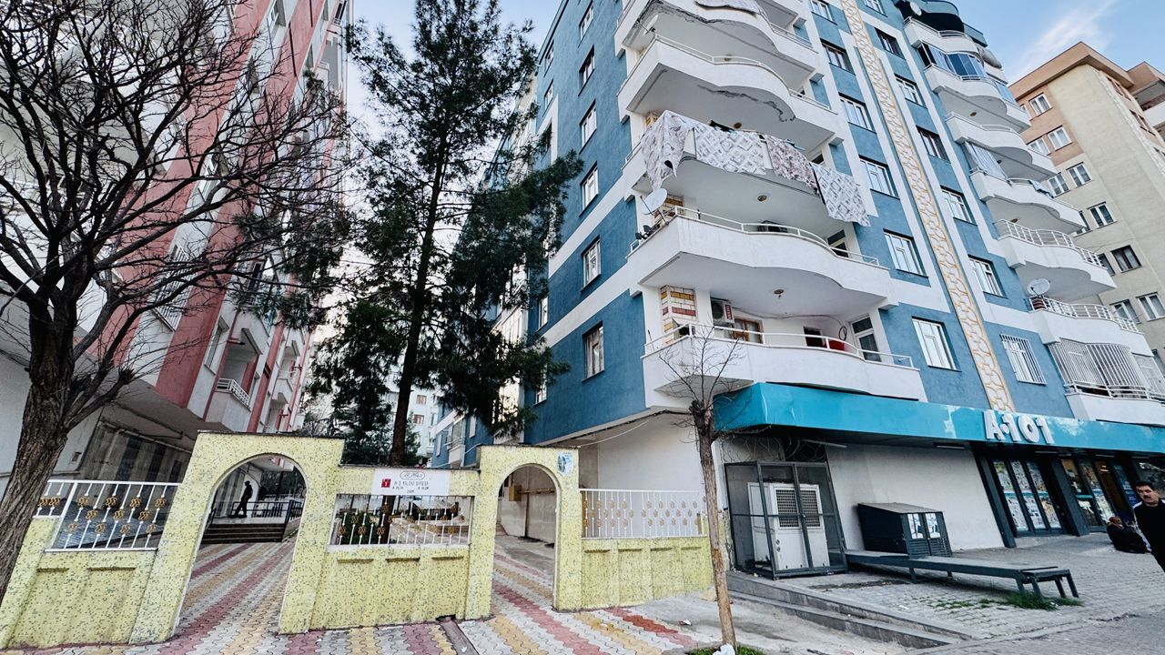 Diyarbakır&#039;da feci kaza! Apartman görevlisi asansör boşluğunda can verdi