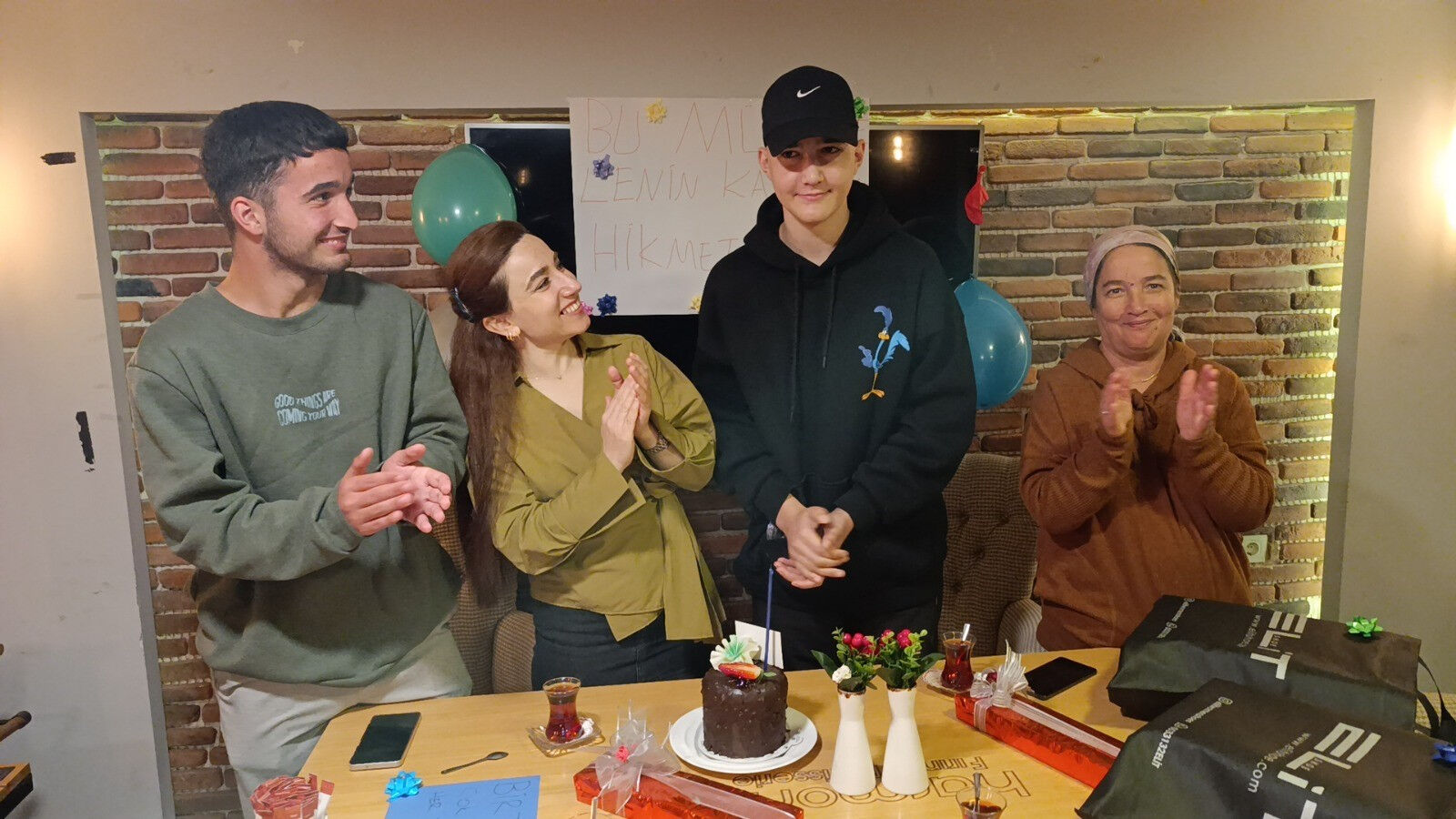 Kanseri 3 defa yenen kadından sürpriz! Lenf kanseri genci yalnız bırakmadı - 2. Resim