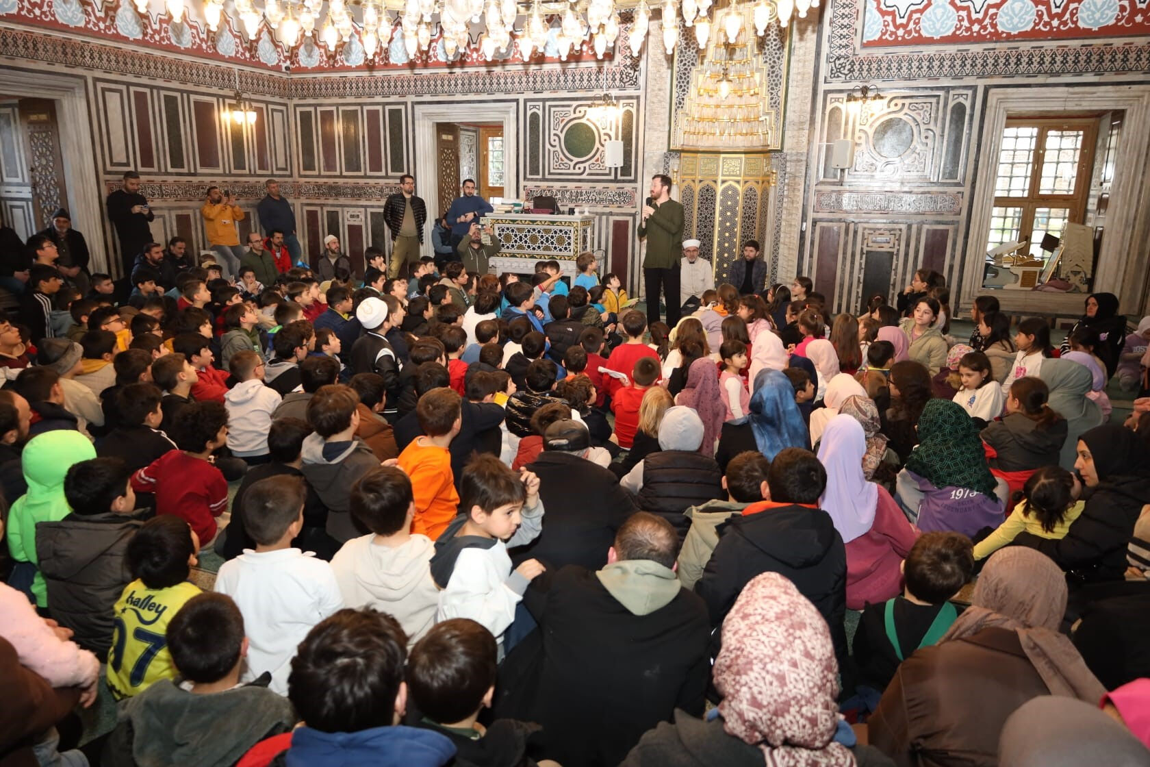 YouTuber Sertaç Abi çocukları camiye doldurdu: Babamla ilk saftayım! YouTuber Sertaç Abi çocukları yine camiye doldurdu: Babamla ilk saftayım! - 1. Resim