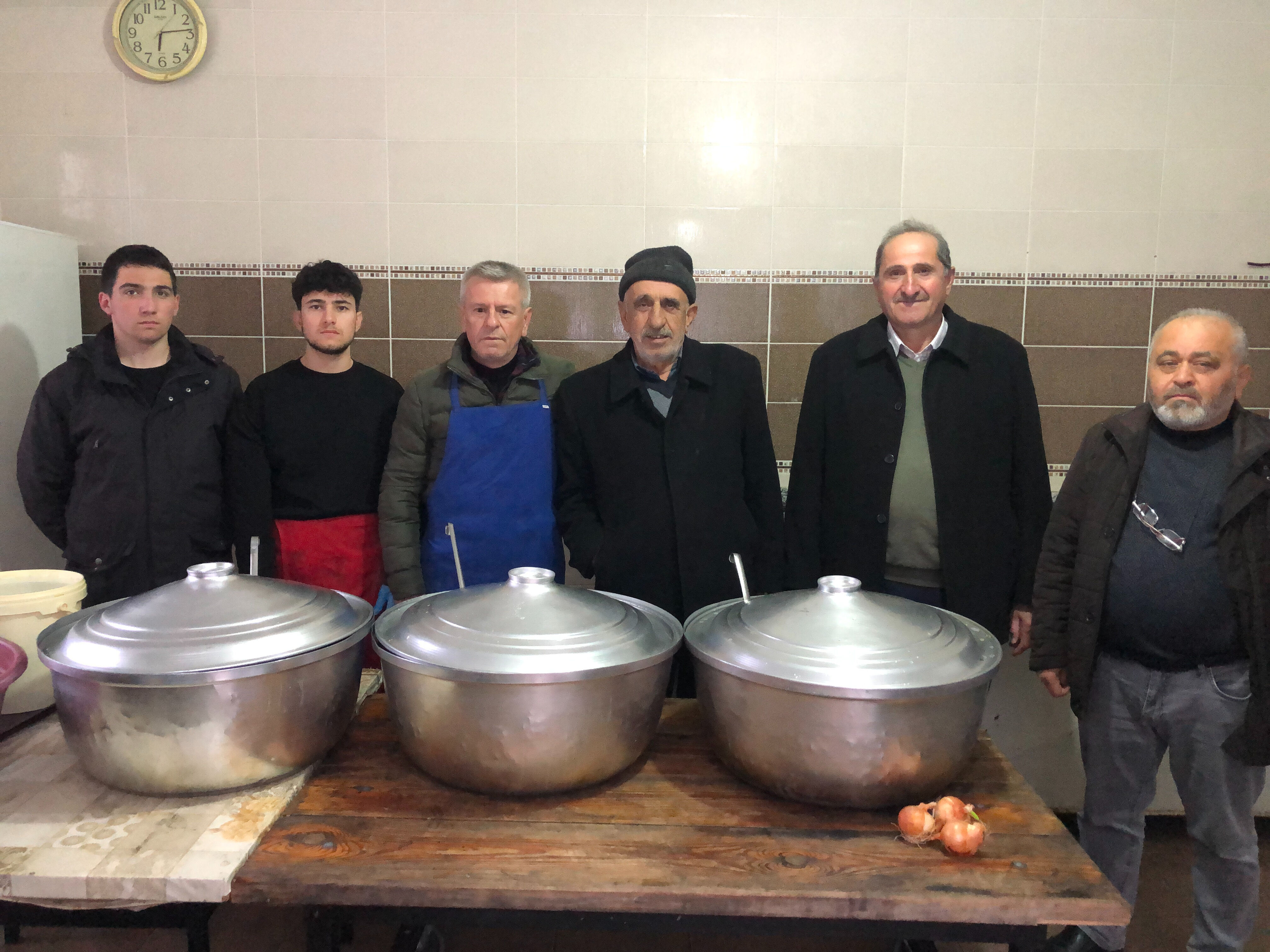 11 yıldır tek iftar sofrası kuruluyor, sadece 3 kazan kaynıyor! Bu köyde birlik ve beraberlikten taviz yok 11 yıldır tek iftar sofrası kuruluyor, sadece 3 kazan kaynıyor! Bu köyde birlik ve beraberlikten taviz yok - 2. Resim