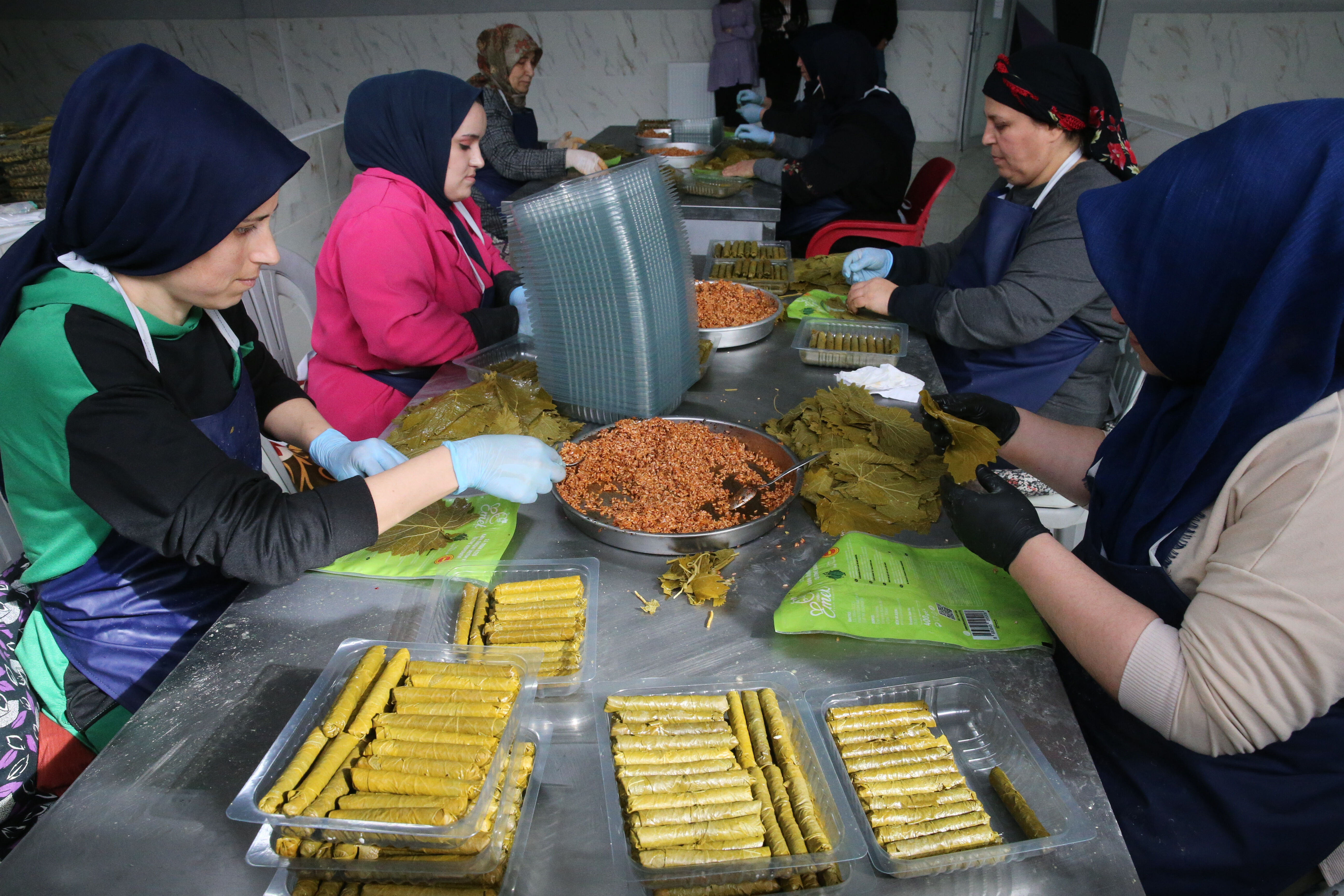 14 kadın ayda 6 ton hazırlıyor! Tokat'ın tescilli ürünü Avrupa’ya ihraç ediliyor - 3. Resim