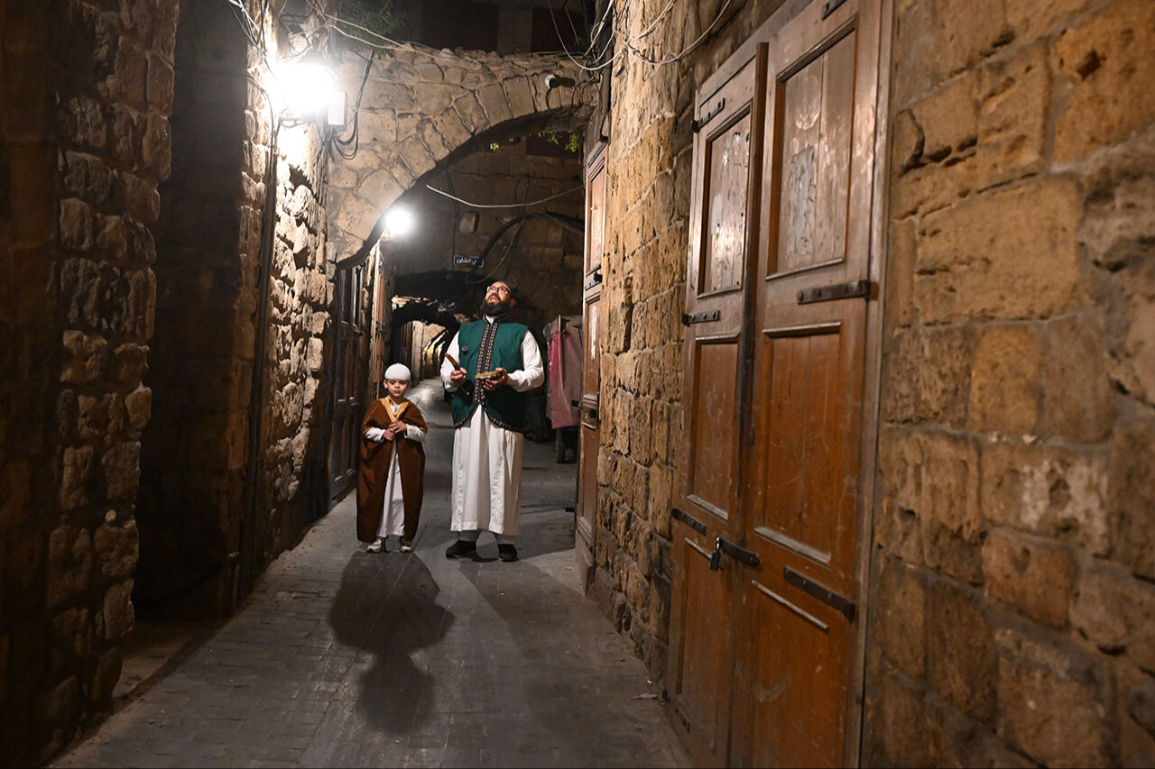 7 yaşından beri ramazan davulcusu! Özel kıyafetleri ve davuluyla Osmanlı geleneğini bu ülkede yaşatıyor - 5. Resim