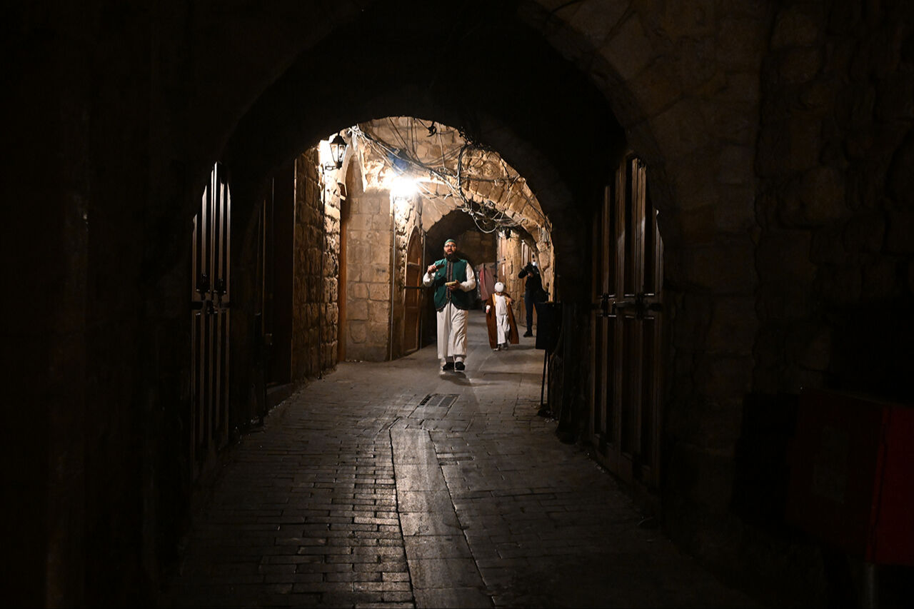 7 yaşından beri ramazan davulcusu! Özel kıyafetleri ve davuluyla Osmanlı geleneğini bu ülkede yaşatıyor - 6. Resim