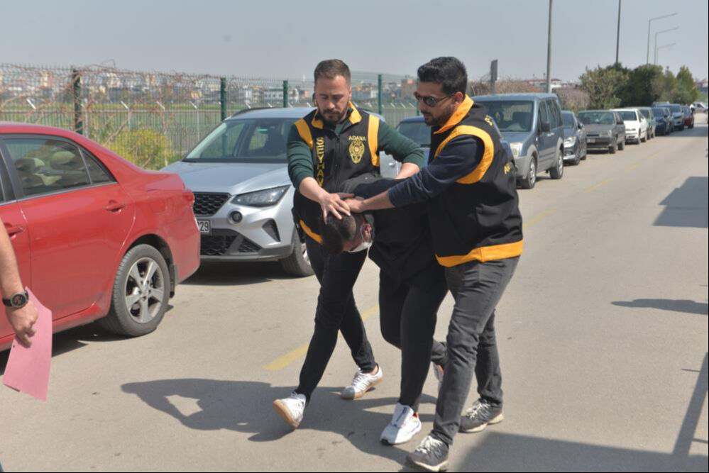 Ayşe öğretmen ağlayarak yardım istemişti! Yakalanan firari erkek arkadaşı suç makinesi çıktı - 3. Resim