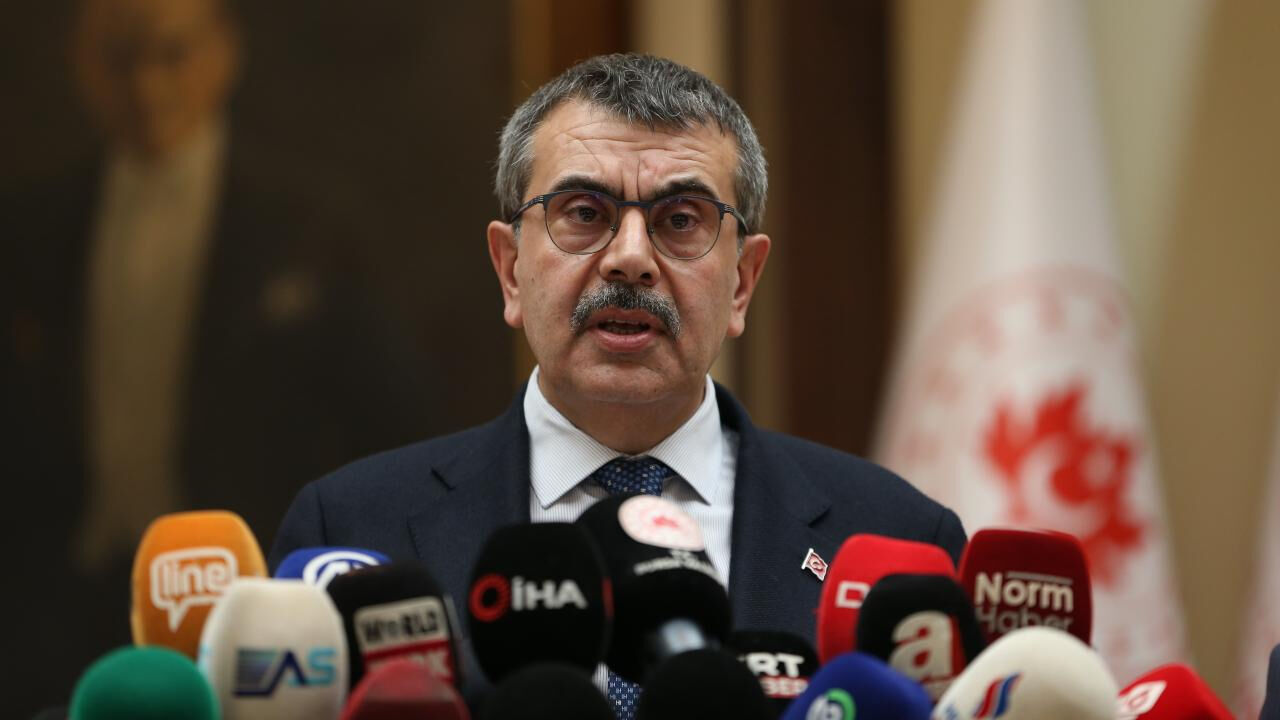 Bakan Tekin'den öğretmenlere yaptırım uyarısı! Eğitim-Sen'in grev kararına tepki gösterdi Bakan Tekin'den öğretmenlere yaptırım uyarısı! Eğitim-Sen'in grev kararına tepki gösterdi - 1. Resim