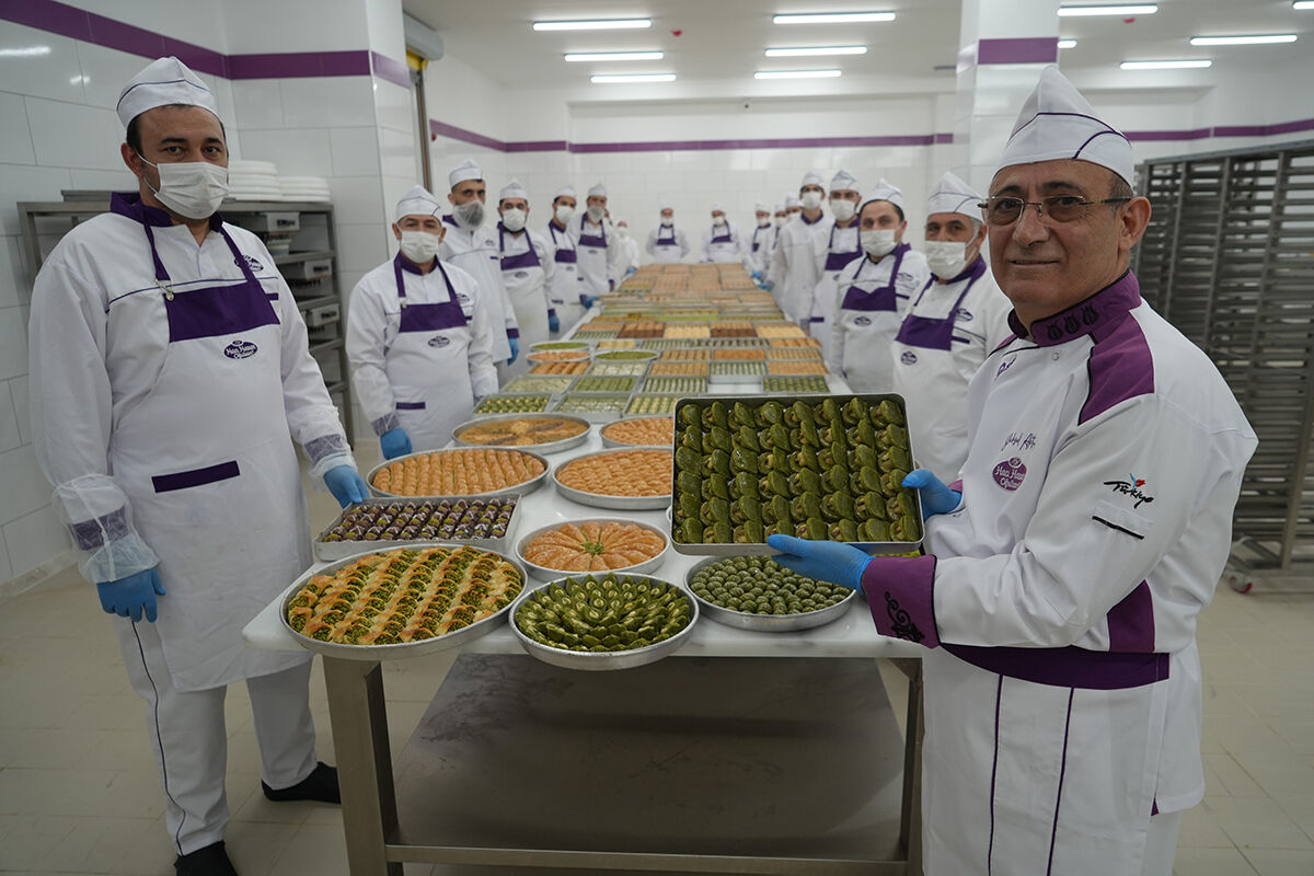 Bayram öncesi tatlılara dikkat! Baklava ustası sektördeki Antep fıstığı hilelerini göstererek anlattı - 9. Resim