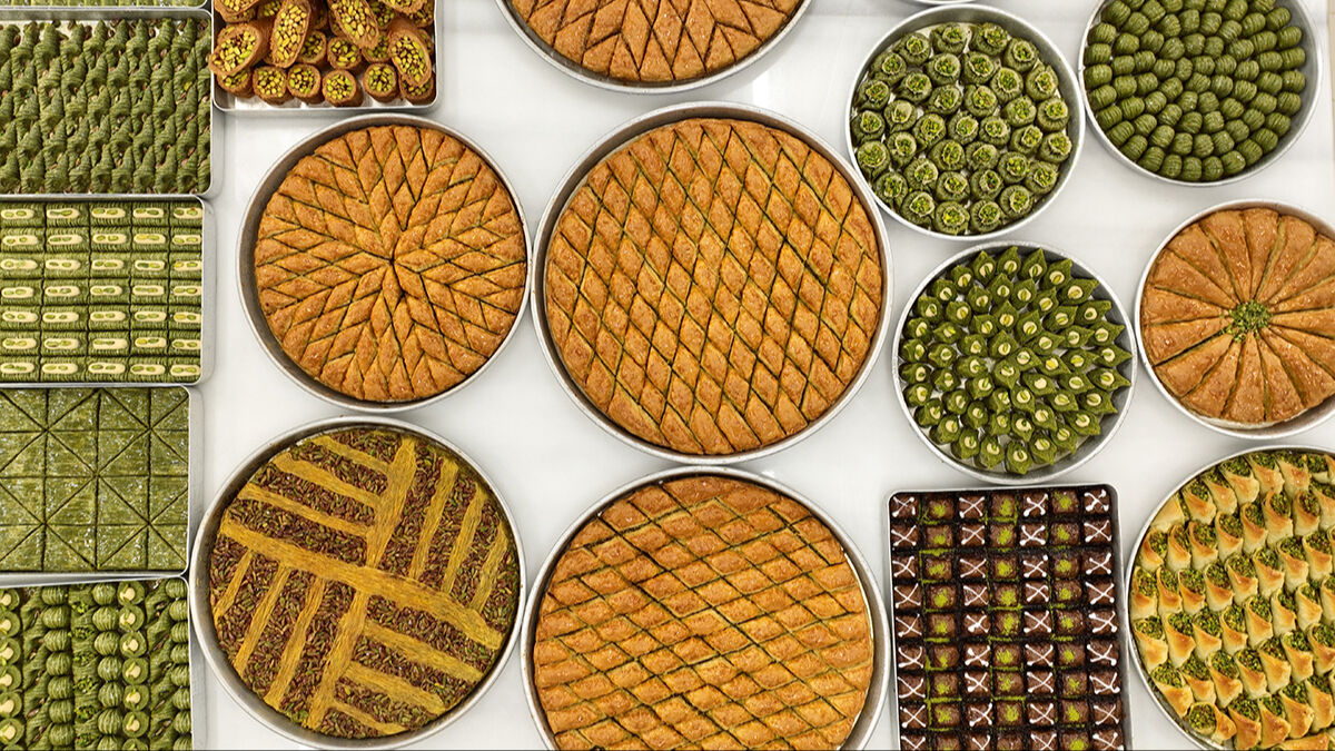 Bayram öncesi tatlılara dikkat! Baklava ustası sektördeki Antep fıstığı hilelerini göstererek anlattı - 6. Resim