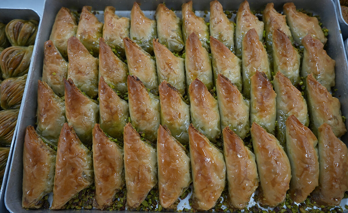 Bayram öncesi tatlılara dikkat! Baklava ustası sektördeki Antep fıstığı hilelerini göstererek anlattı - 8. Resim