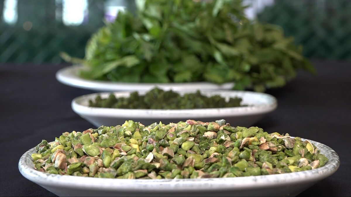 Bayram öncesi tatlılara dikkat! Baklava ustası sektördeki Antep fıstığı hilelerini göstererek anlattı - 2. Resim