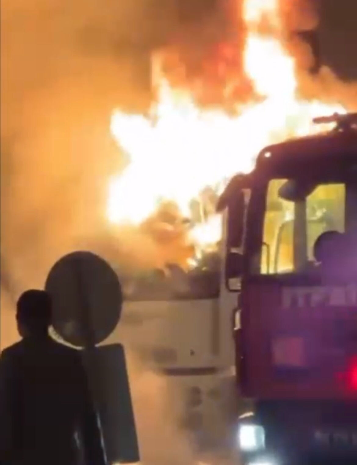 Bursa’da tuhaf olay: Kullandığı kamyonu ateşe verdi, kimse ne olduğunu anlamadı - 1. Resim