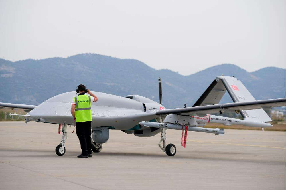 Dünya havacılık tarihinde bir ilk: Bayraktar TB2 işaretledi, TB3 süpersonik füze ile vurdu! Dünya havacılık tarihinde bir ilk: Bayraktar TB2 işaretledi, TB3 süpersonik füze ile vurdu! - 1. Resim