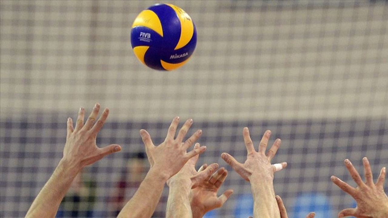 Halkbank Fenerbahçe voleybol maçı ne zaman, saat kaçta, hangi kanalda? Kupa Voley erkekler final maçı şifresiz yayınlanacak