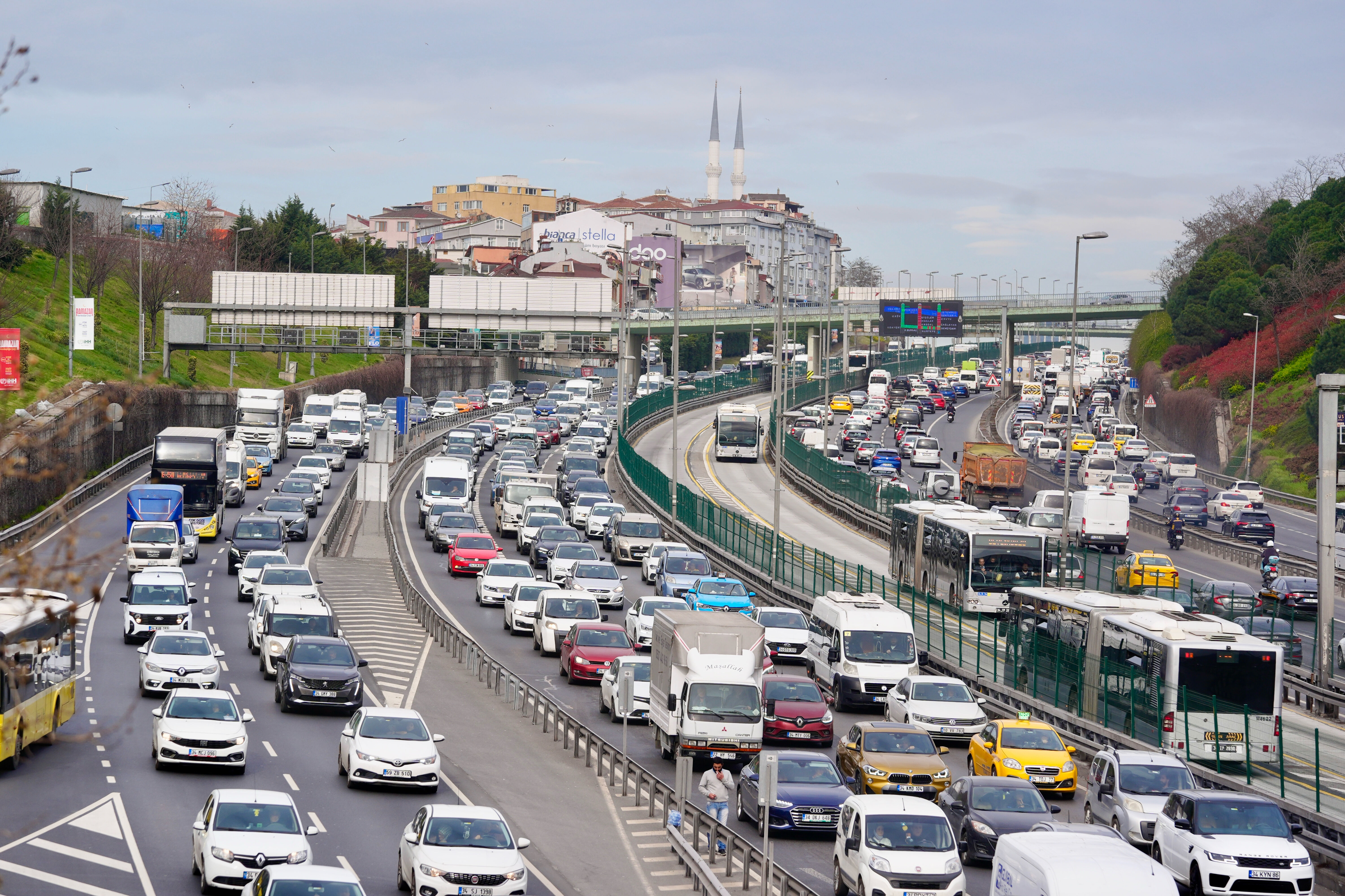İş çıkışı yine şaşırtmadı... İstanbul'da trafik yine kilit! - 3. Resim