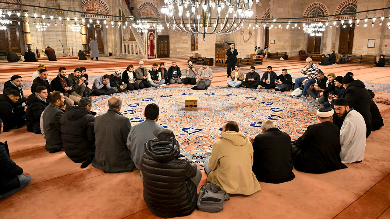 Şehzadebaşı Camisi'nde tahribata karşı nöbet Şehzadebaşı Camisi'nde tahribata karşı nöbet - 2. Resim