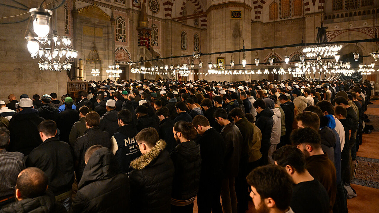 Şehzadebaşı Camisi'nde tahribata karşı nöbet Şehzadebaşı Camisi'nde tahribata karşı nöbet - 1. Resim