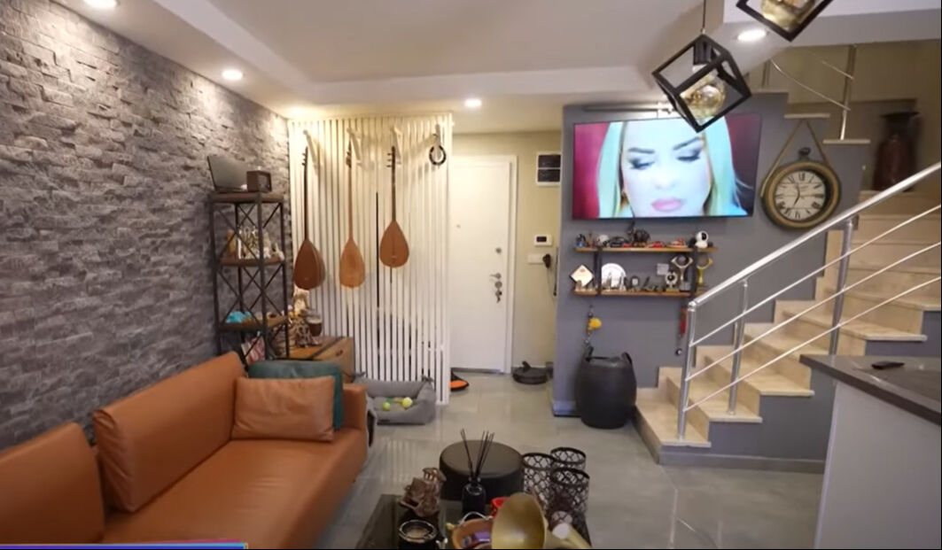 Ünlü şarkıcı Türkü'nün hem evi hem de son hali gündem oldu! Dubleks evinde yok yok... Ünlü şarkıcı Türkü'nün hem evi hem de son hali gündem oldu! Dubleks evinde yok yok... - 2. Resim