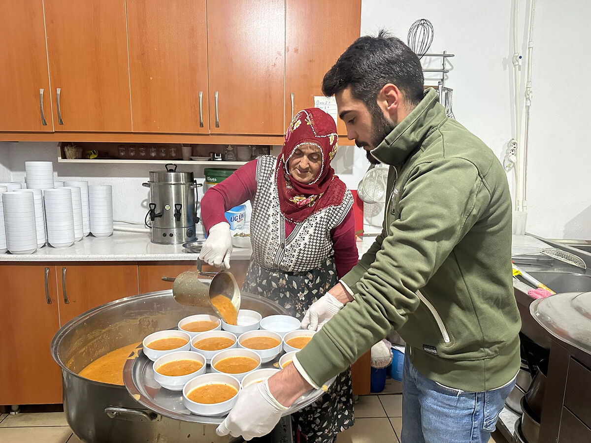 Yıllar önce başlatılan gelenek bozulmadı! Ramazanda da bayramda da birlikteler Yıllar önce başlatılan gelenek bozulmadı! Ramazanda hep birlikteler - 1. Resim