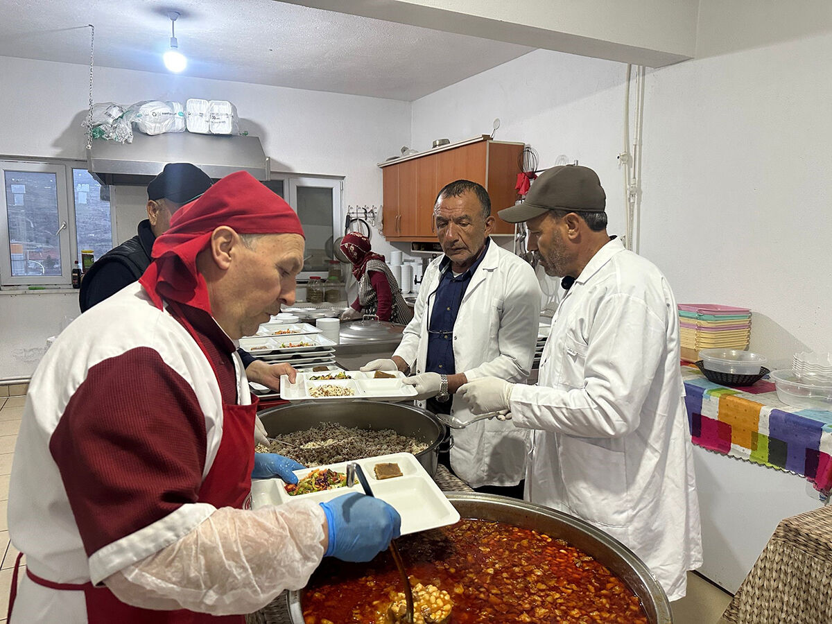Yıllar önce başlatılan gelenek bozulmadı! Ramazanda da bayramda da birlikteler Yıllar önce başlatılan gelenek bozulmadı! Ramazanda hep birlikteler - 3. Resim