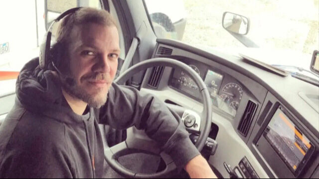 ABD'ye yerleşip tır şoförü olmuştu! Tolga Karel'den dikkat çeken açıklama:  ABD'ye yerleşip tır şoförü olmuştu! Tolga Karel'den dikkat çeken açıklama: