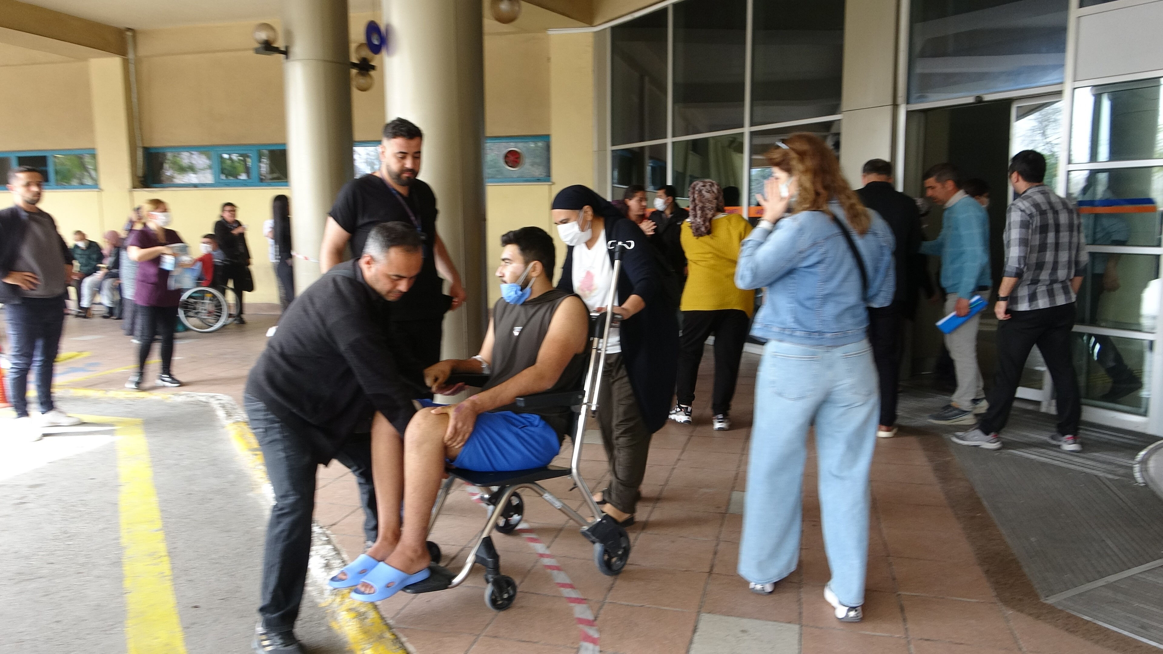 Akdeniz Üniversitesi Hastanesi Acil Servisi'nde yangın! Hastalar tahliye ediliyor - 2. Resim