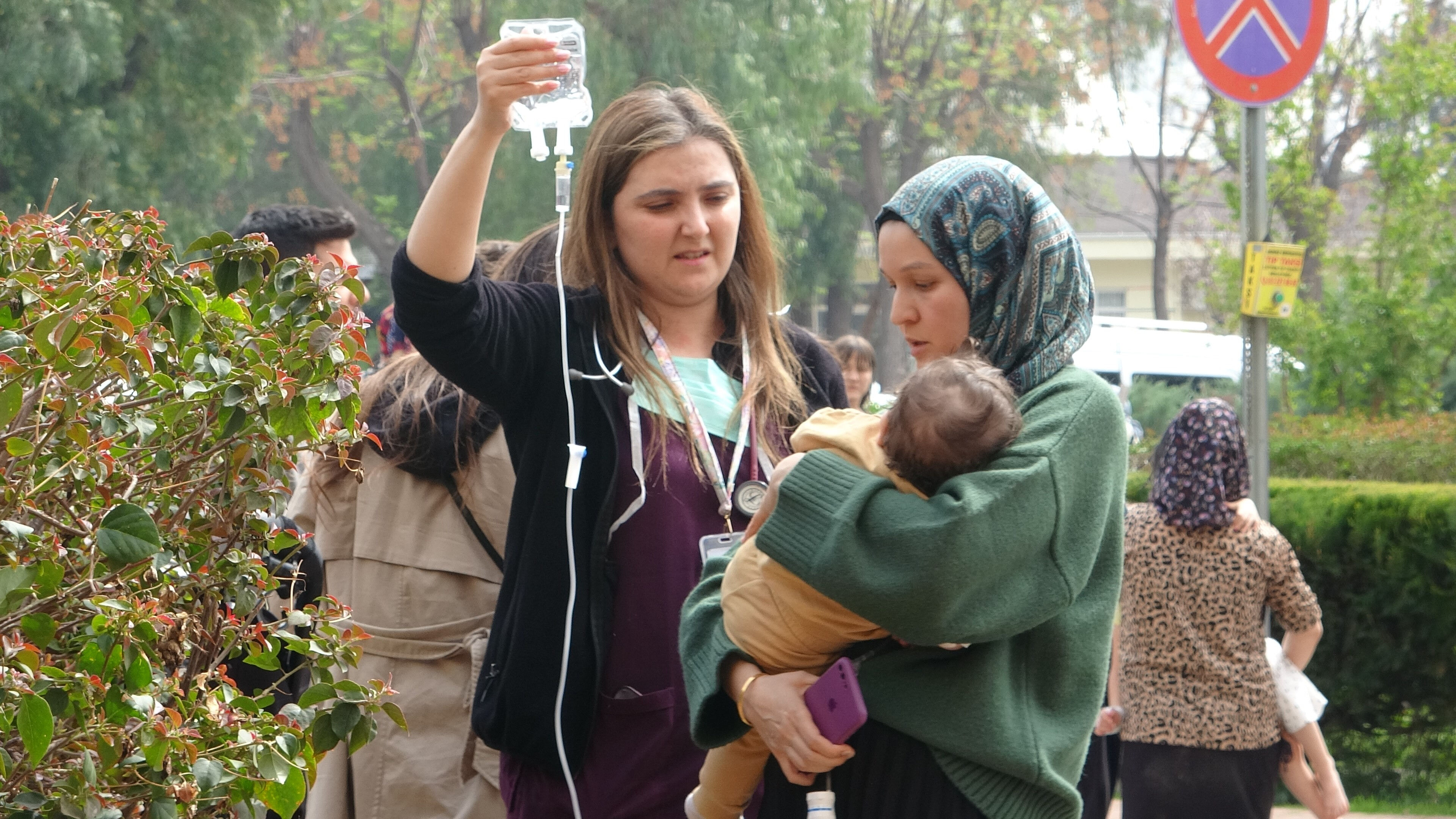 Akdeniz Üniversitesi Hastanesi Acil Servisi'nde yangın! Hastalar tahliye ediliyor - 3. Resim
