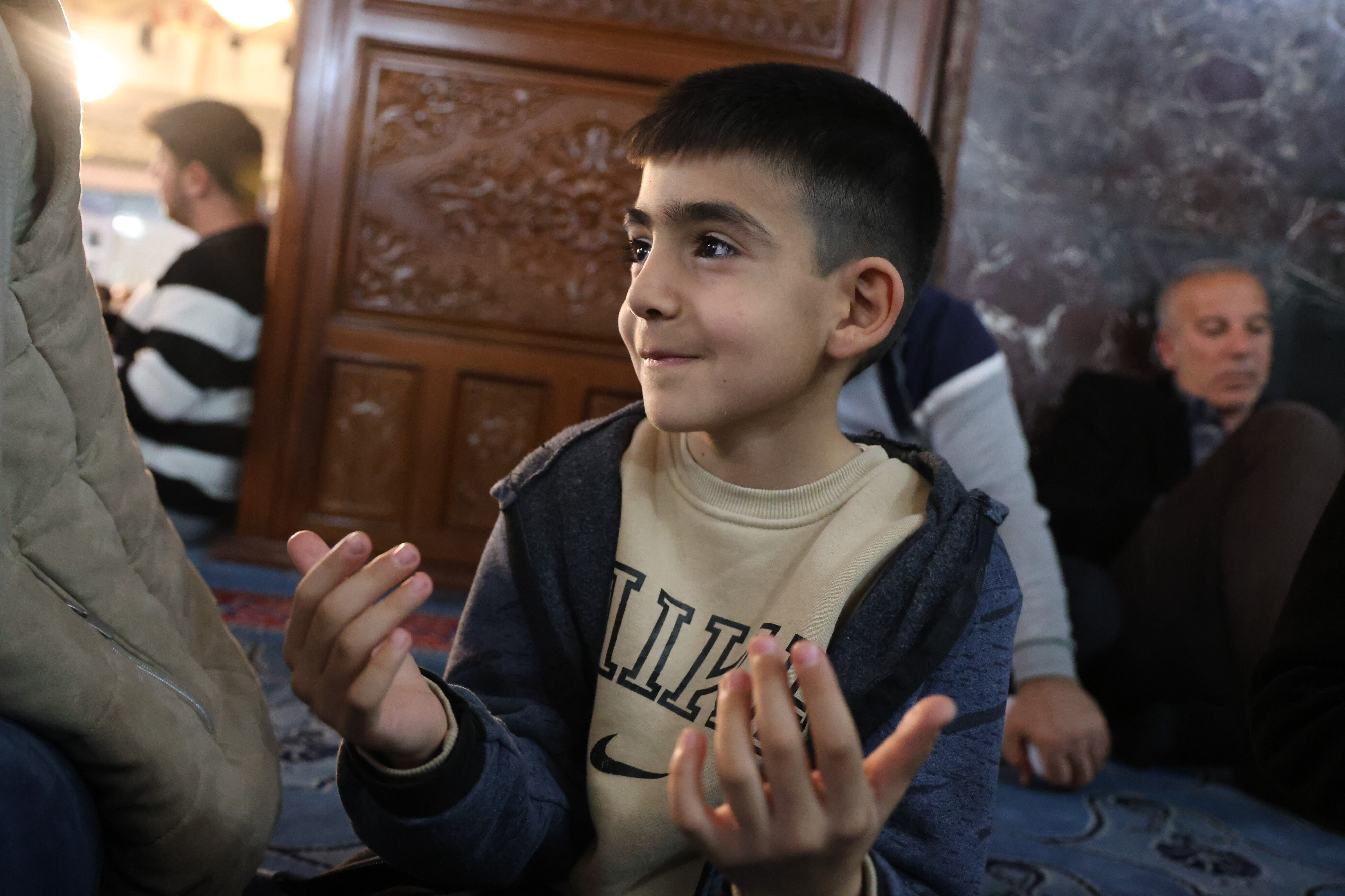 Bin aydan daha hayırlı Kadir Gecesi'nde eller semaya açıldı Bin aydan daha hayırlı Kadir Gecesi'nde eller semaya açıldı - 6. Resim