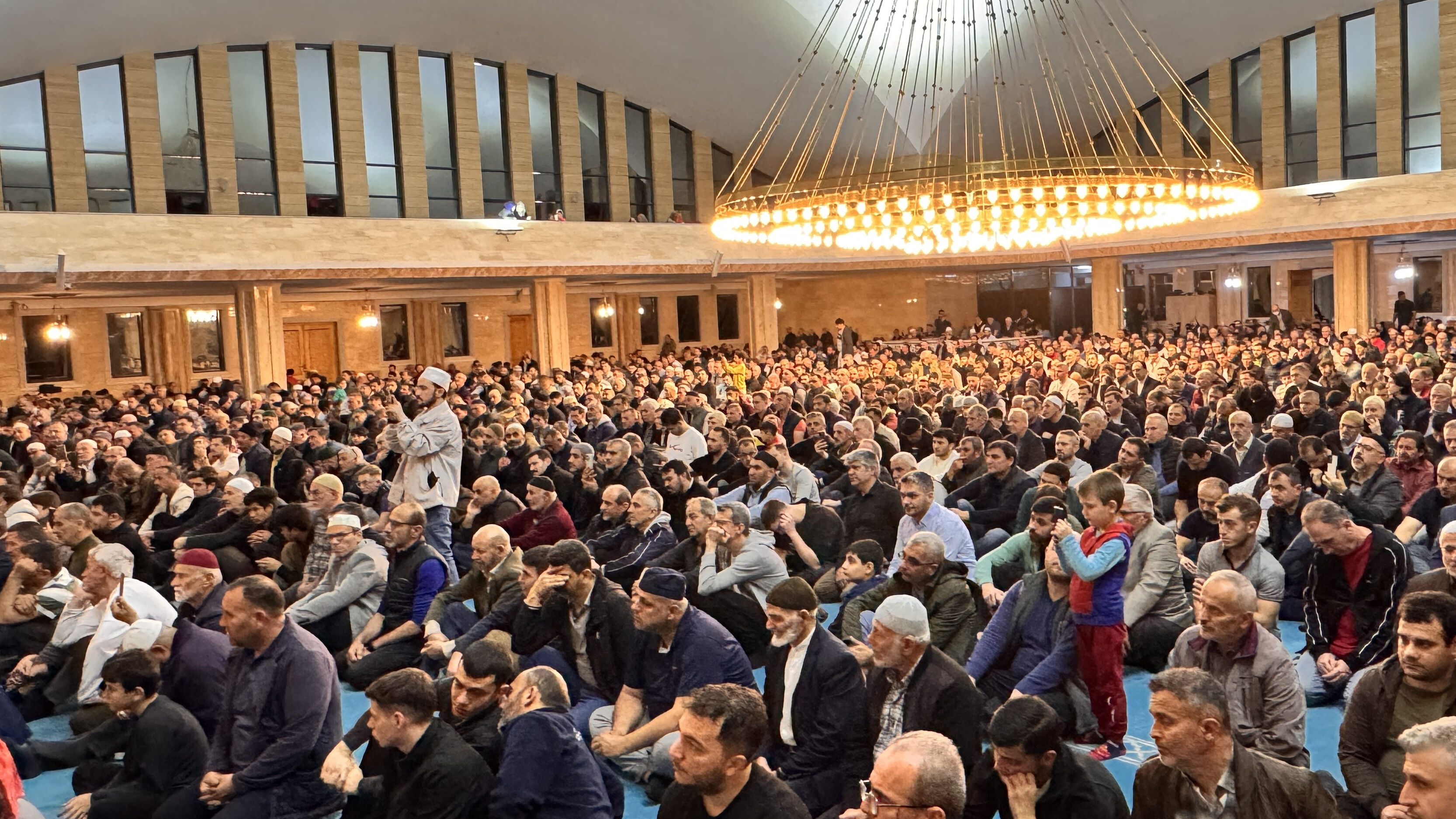 Bin aydan daha hayırlı Kadir Gecesi'nde eller semaya açıldı Bin aydan daha hayırlı Kadir Gecesi'nde eller semaya açıldı - 8. Resim