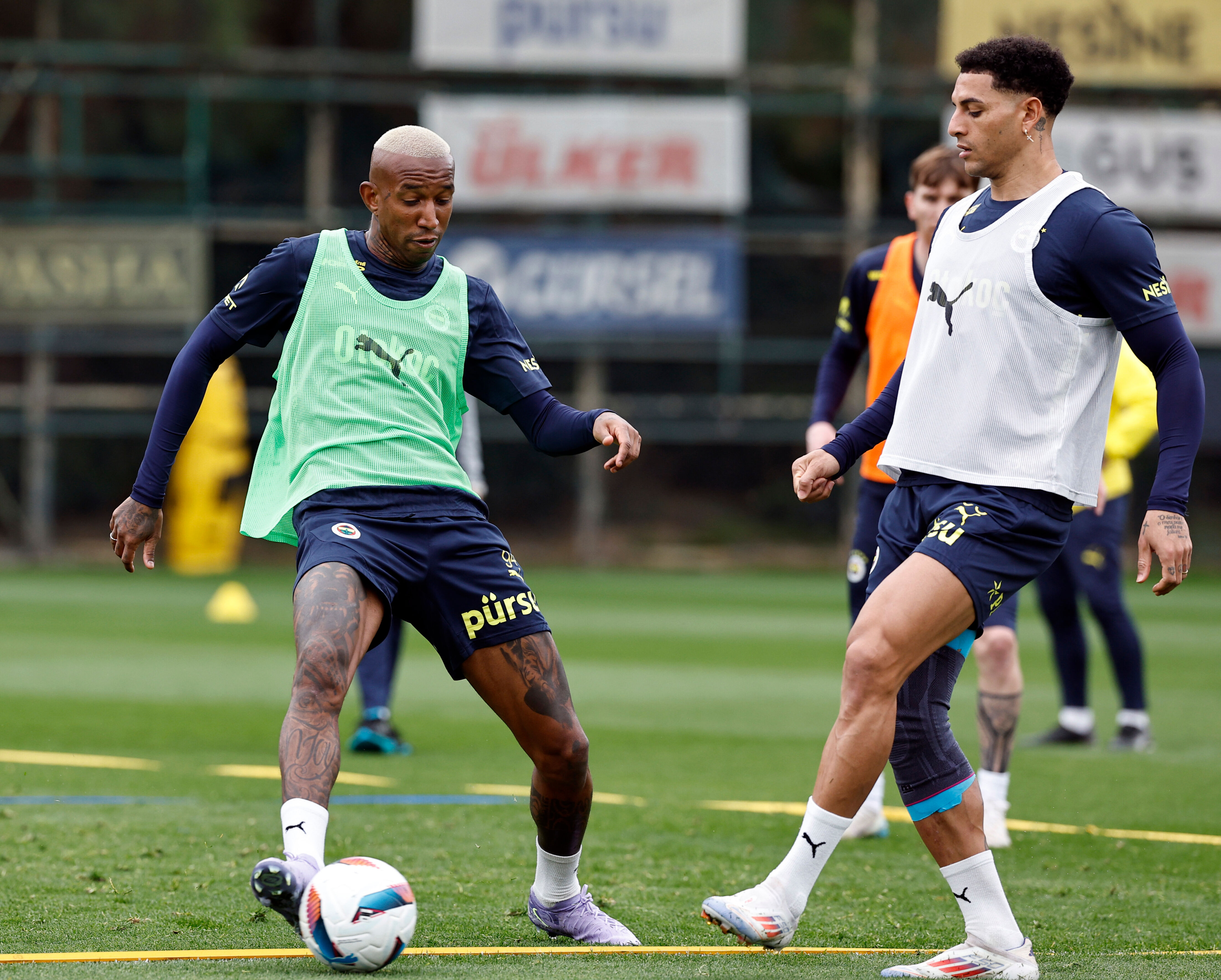 Fenerbahçe, Bodrum FK maçı hazırlıklarını sürdürdü! Dzeko maskeyle idmana katıldı - 3. Resim