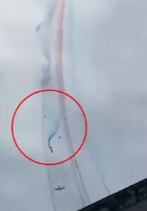 Gökyüzünde facia anları! İki uçak havada çarpıştı - 2. Resim