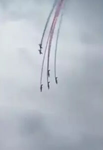 Gökyüzünde facia anları! İki uçak havada çarpıştı - 1. Resim