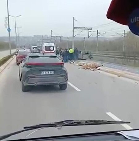 İzmit'te feci kaza! Kağıt toplayan motosikletliye otomobil çarptı İzmit'te feci kaza! Kağıt toplayan motosikletliye otomobil çarptı - 1. Resim