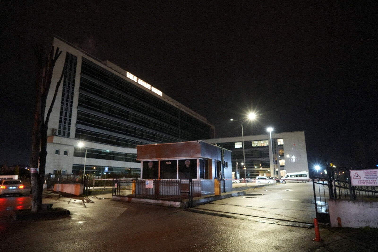 Kartalkaya'daki yangın faciasında yeni gelişme! Grant Kartal Otel'in sahibi Halit Ergül’ün eşi ve kızları tutuklandı Kartalkaya'daki yangın faciasında yeni gelişme! Grant Kartal Otel'in sahibi Halit Ergül’ün eşi ve kızları tutuklandı - 2. Resim