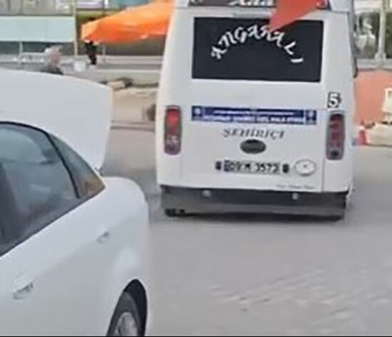 Önce AVM, sonra benzin istasyonu! Alkollü sürücü dehşet saçtı Önce AVM, sonra benzin istasyonu! Alkollü sürücü dehşet saçtı - 1. Resim