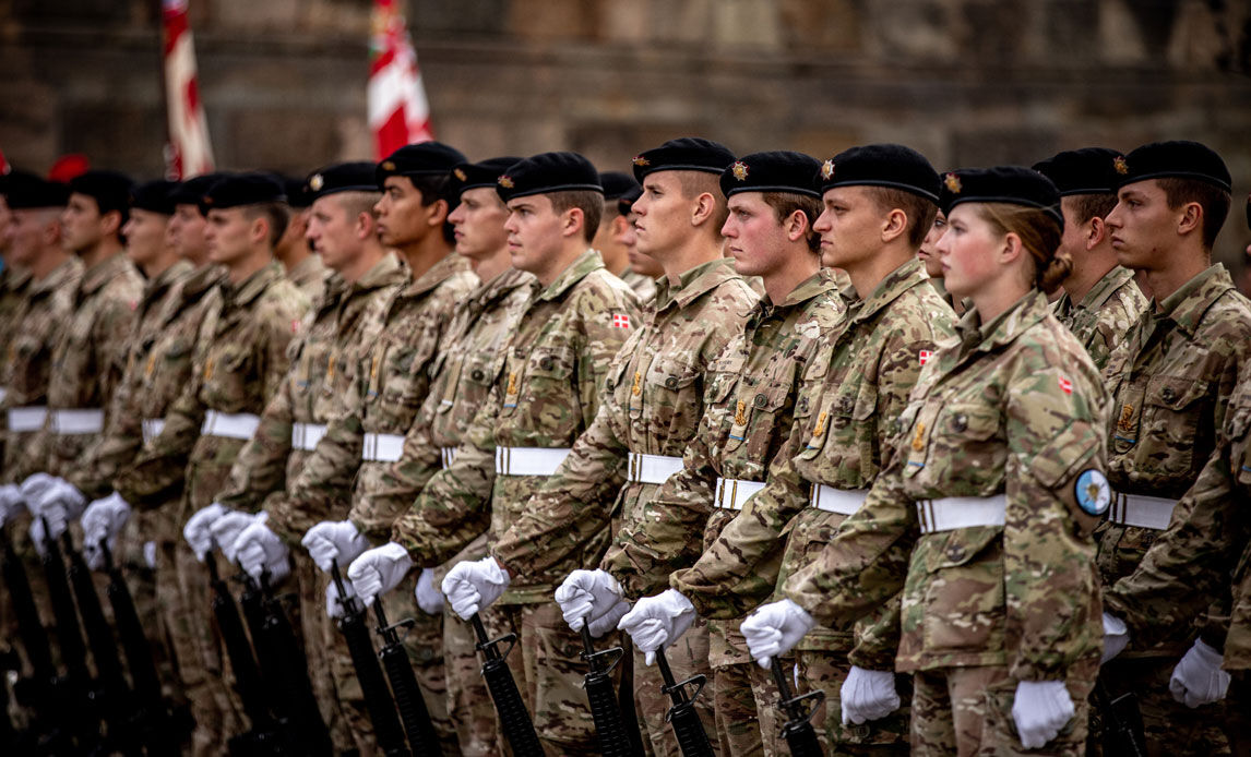 Savaş tehdidi kritik kararı getirdi! Zorunlu askerlik yaşı 2 yıl öne çekildi - 1. Resim