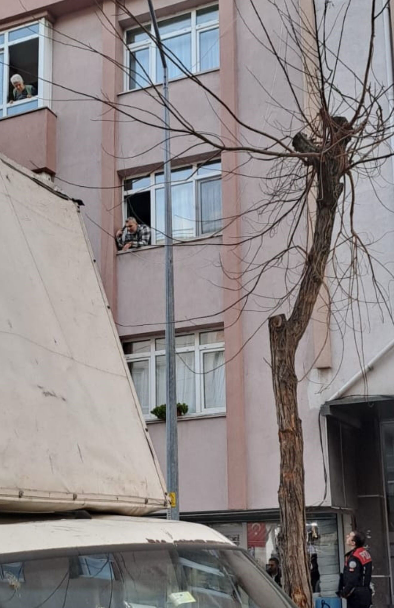 Avcılar'daki katliamın detayları kan dondurdu! İntihar etmeden önce 1 yaşındaki kızını teslim etti... - 2. Resim