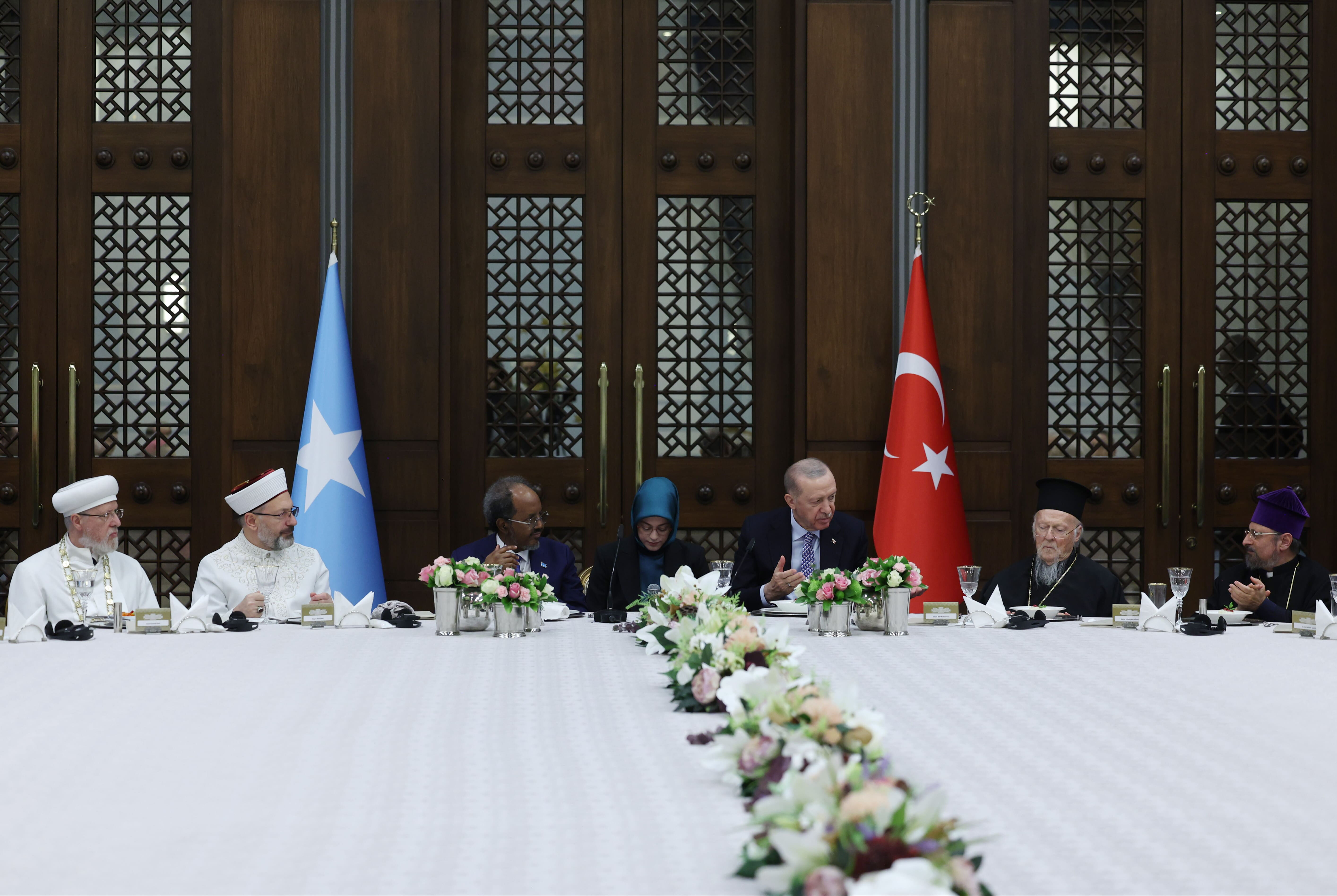 Erdoğan'dan birlik ve beraberlik için net mesaj:  Cumhurbaşkanı Erdoğan dini azınlık temsilcileriyle iftarda bir araya geldi - 3. Resim
