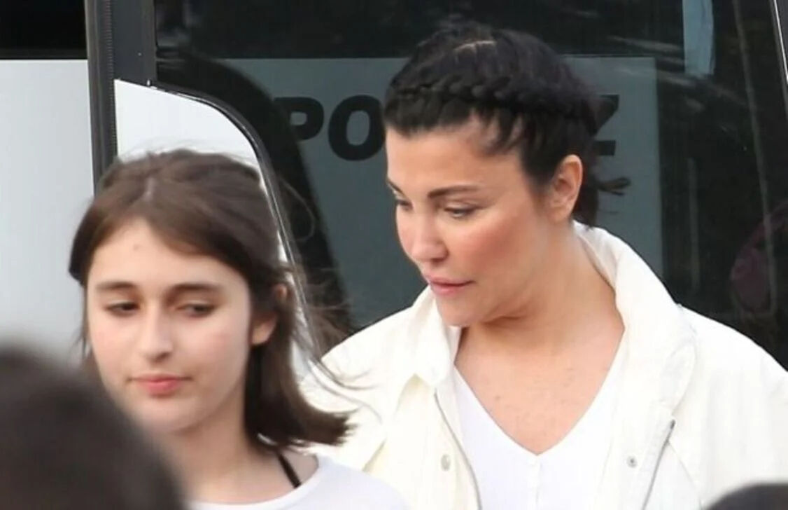 Deniz Akkaya'nın kızı Ayşe Önbilgin'e hapis cezası! Deniz Akkaya'nın kızı Ayşe Önbilgin'e hapis cezası! - 2. Resim