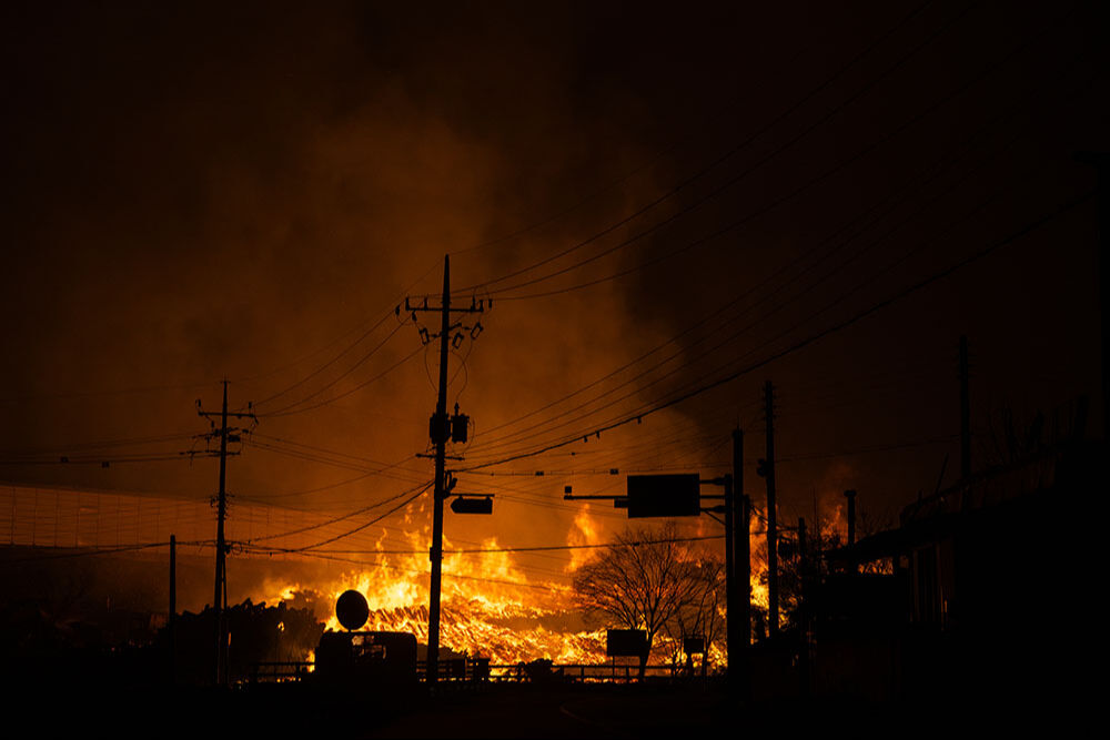 Güney Kore'deki orman yangınlarında can kaybı arttı! Binlerce insan tahliye edildi Güney Kore'deki orman yangınlarında can kaybı arttı! Binlerce insan tahliye edildi - 1. Resim