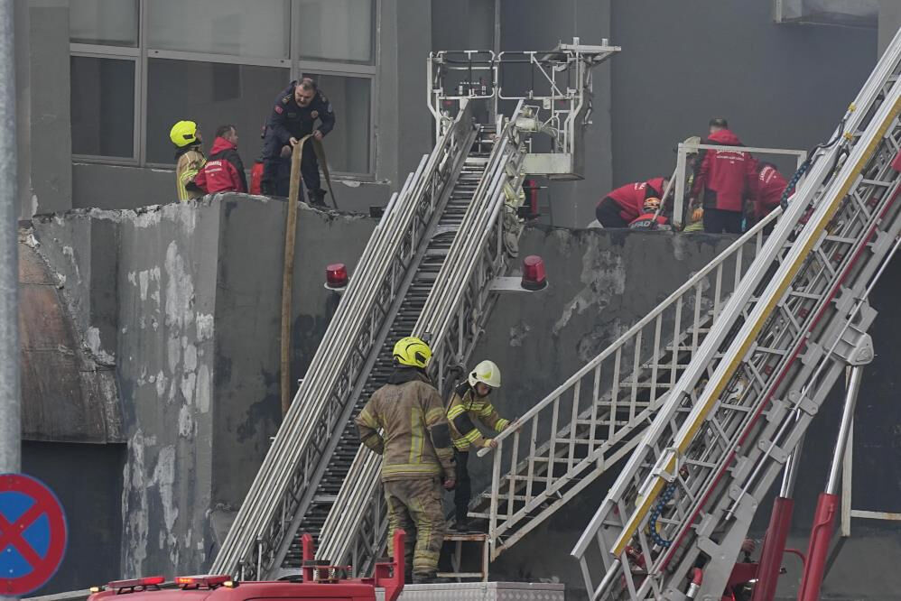 Kervansaray Otel yangını neden çıktı? Uludağ’da korkutan yangın! Kervansaray Otel yangını neden çıktı? Uludağ’da korkutan yangın! - 1. Resim