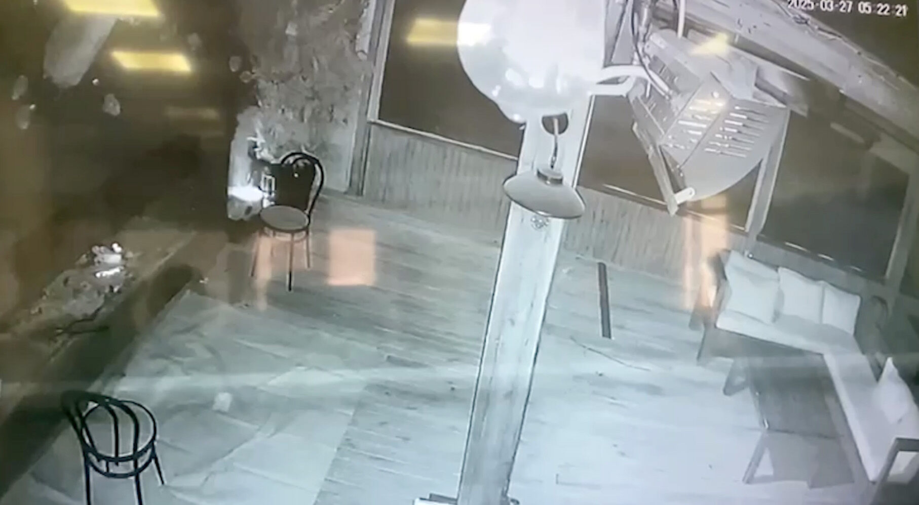 Milli kayakçı baba ve oğula mezar olmuştu! Uludağ'daki otel yangının çıkış anı görüntülendi - 1. Resim