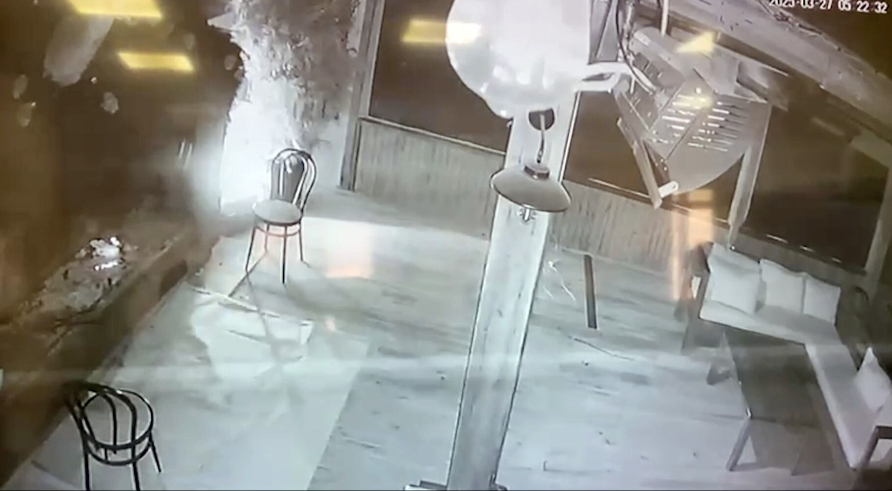 Milli kayakçı baba ve oğula mezar olmuştu! Uludağ'daki otel yangının çıkış anı görüntülendi - 2. Resim