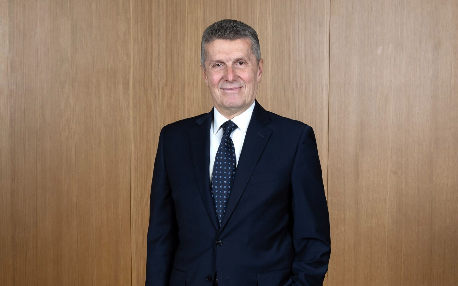 Sabancı Holding Yönetim Kurulu Başkanlığı'nı bir profesyonel üstlendi Sabancı Holding Yönetim Kurulu Başkanlığı'nı bir profesyonel üstlendi - 1. Resim