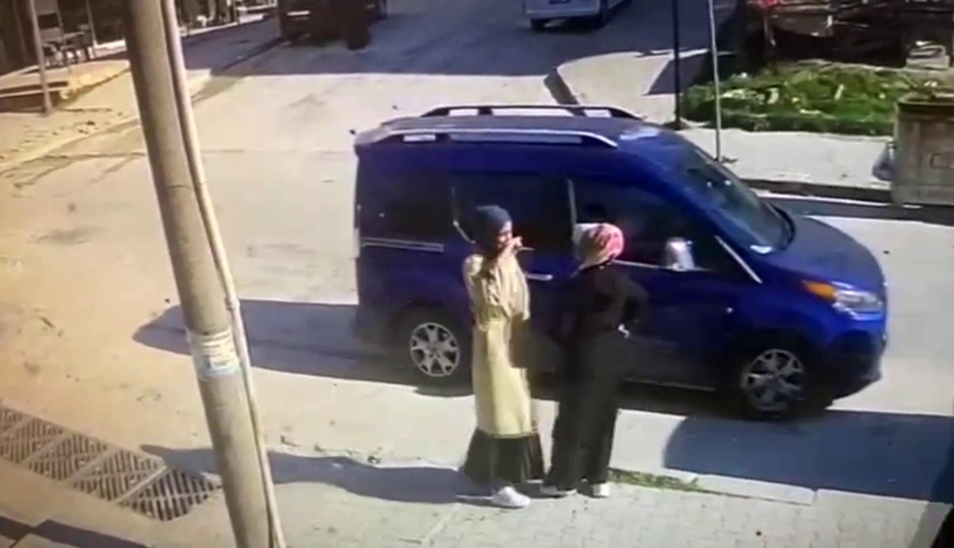 Tekirdağ'da sokak ortasında kız kaçırmışlardı! Yengeyle birlikte 3 kişi tutuklandı Tekirdağ'da sokak ortasında kız kaçırmışlardı! Yengeyle birlikte 3 kişi tutuklandı - 2. Resim