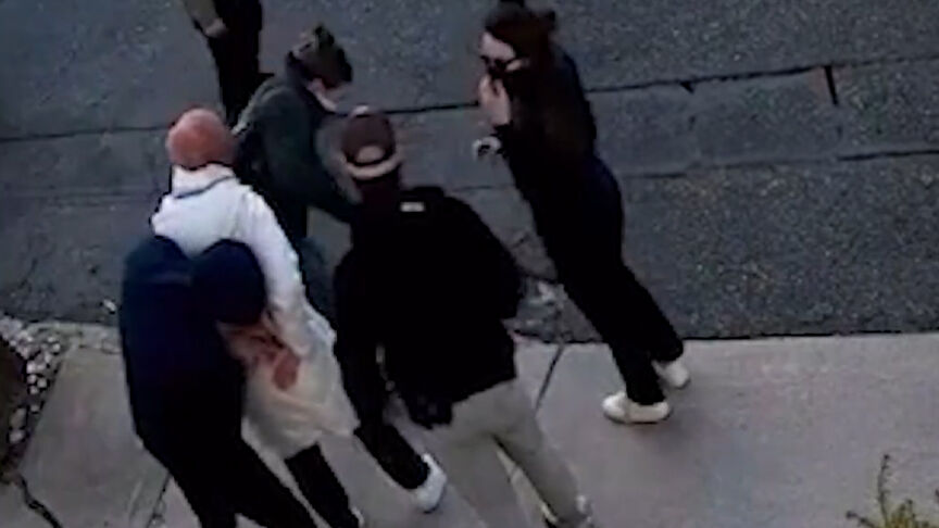 Türk akademisyene siyasi operasyon! ABD'de Rümeysa Öztürk'ün gözaltına alınmasına tepki Türk akademisyene siyasi operasyon! ABD'de yüzlerce kişi Rümeysa Öztürk'ün gözaltına alınmasına tepki - 1. Resim