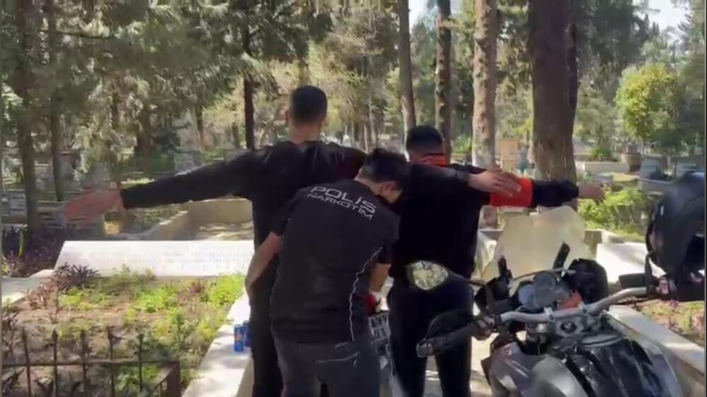 Yeni adresleri mezarlıklar oldu! Polis operasyonla yakaladı, 59 gözaltı var - 2. Resim