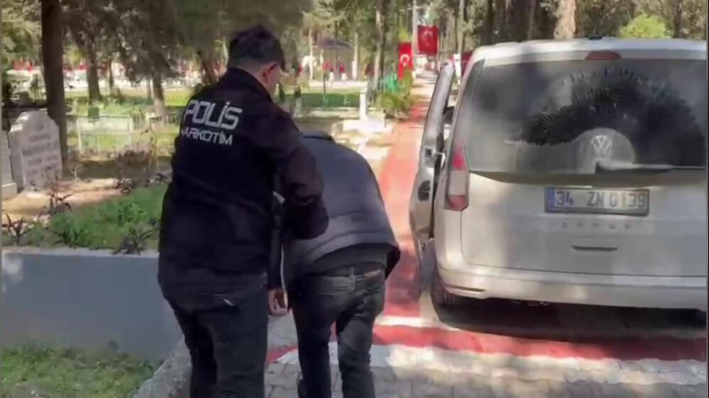 Yeni adresleri mezarlıklar oldu! Polis operasyonla yakaladı, 59 gözaltı var - 1. Resim
