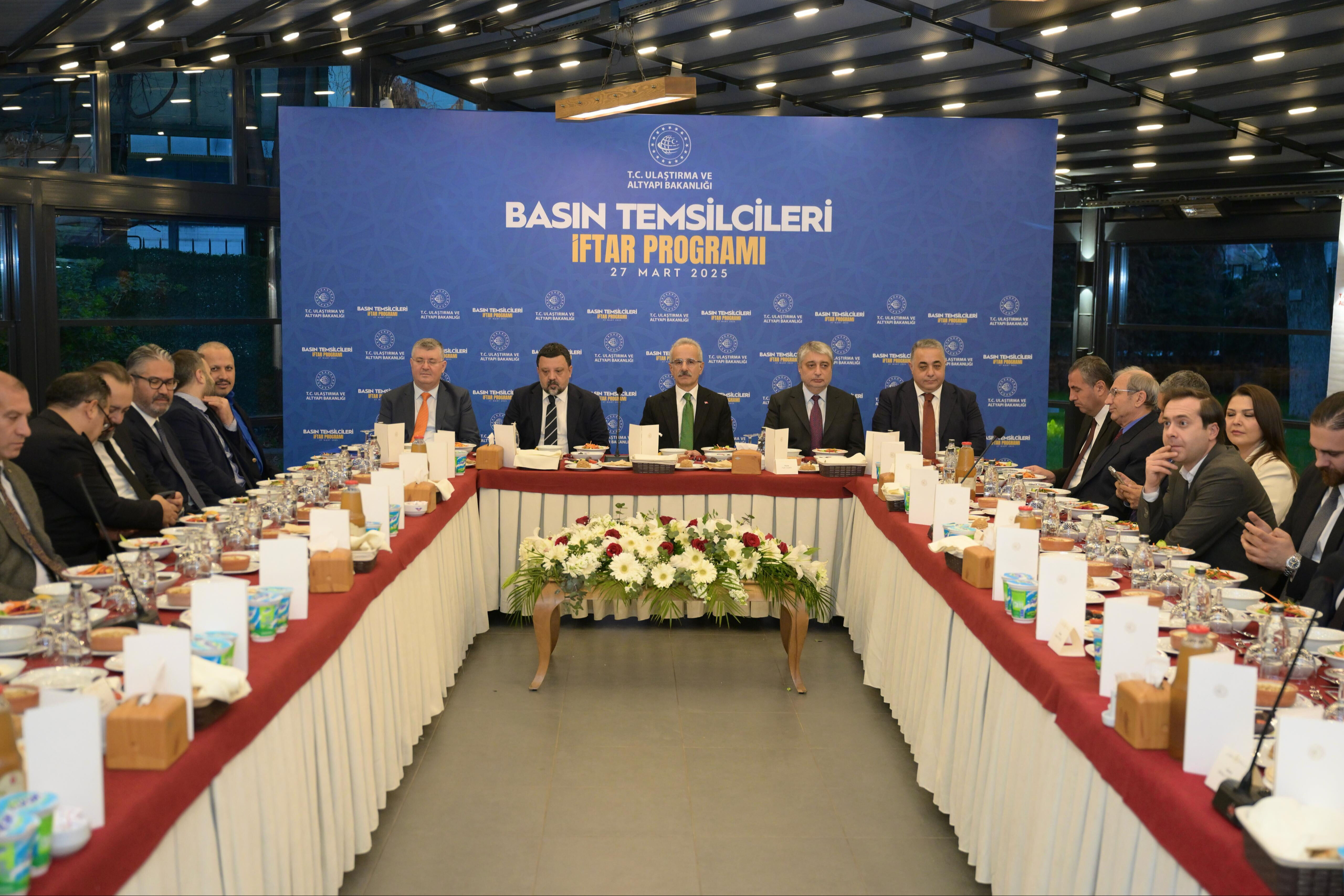 13 yaş altına sosyal medya yasağı mı geliyor? Bakan Uraloğlu açıklama yaptı - 2. Resim