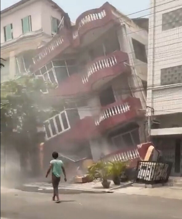 7.7'lik depremin ardından Myanmar ve Bangkok'tan gelen görüntüler korkunç 7.7'lik depremin ardından Myanmar ve Bangkok'tan gelen görüntüler korkunç - 1. Resim