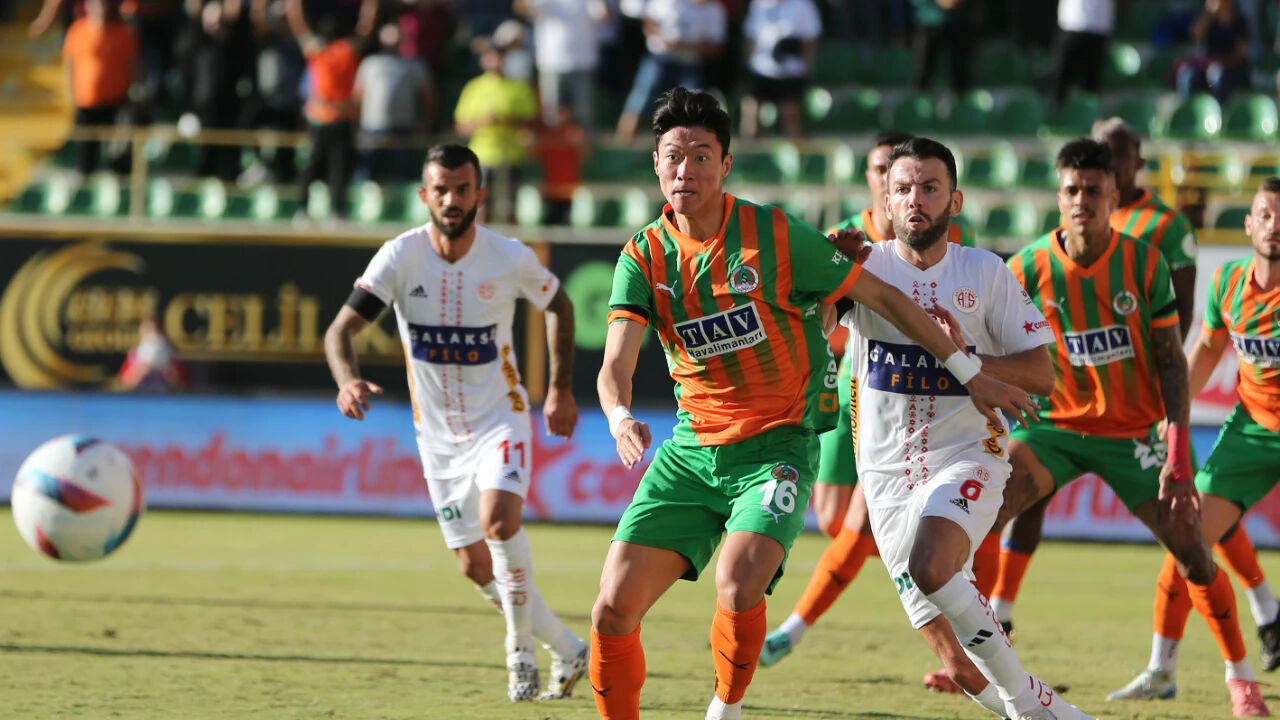 Antalyaspor - Alanyaspor maçı hangi kanalda, ne zaman, saat kaçta? Süper Lig 29. haftada heyecan sürüyor! - 1. Resim